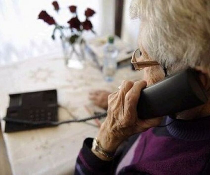 Anziana signora telefono